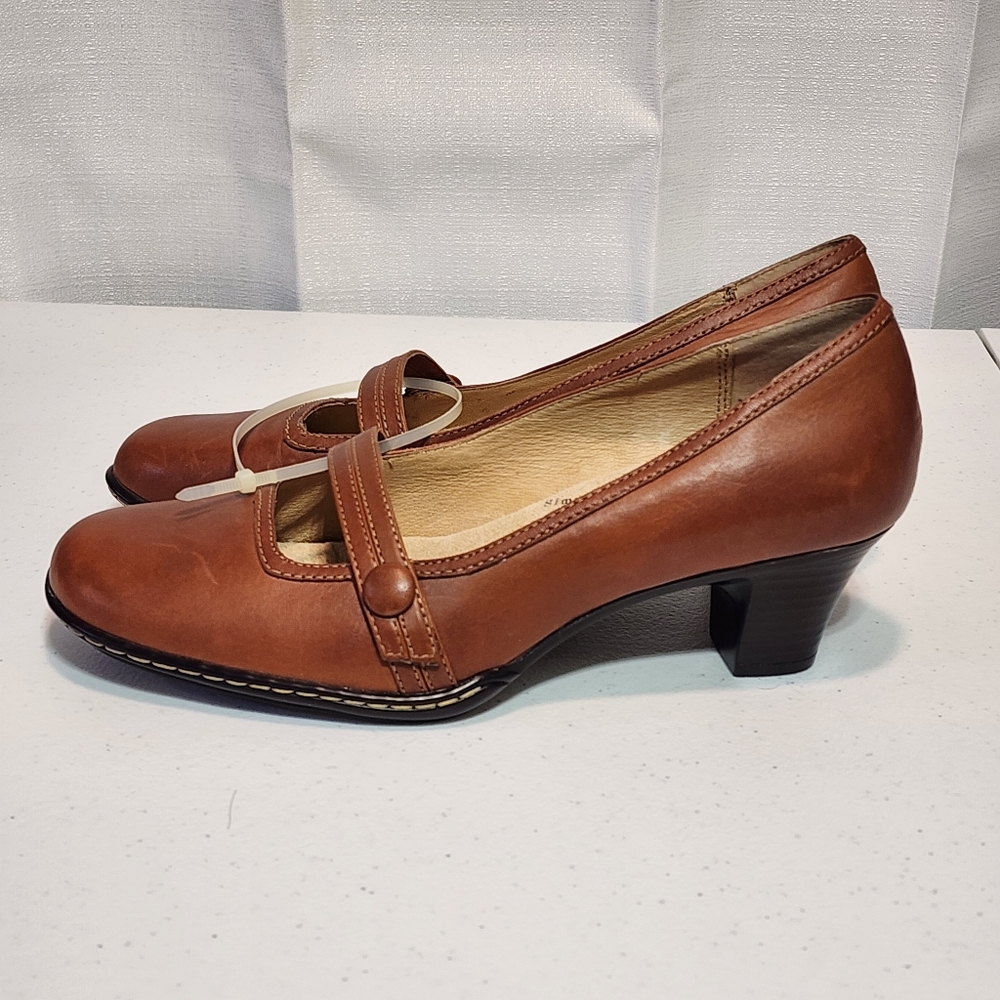 Women's Softspots Mary Jane Brown shoes NWOT Sz. 7.5W